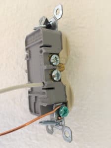 Outlets: Is the consensus backstab is bad, back wire is okay, side wire is  best? : r/electricians